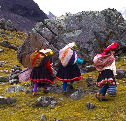 Indigenous women of Peru | Sacred Center Peru Journey
